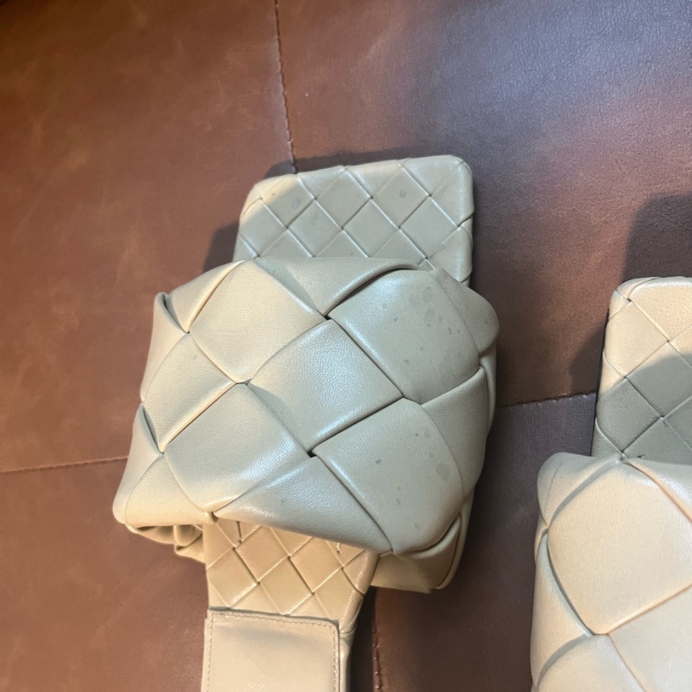 Bottega Veneta Lido Sandals Size 38 Cream Intrecciato Woven Leather Slides - Picture 13 of 16